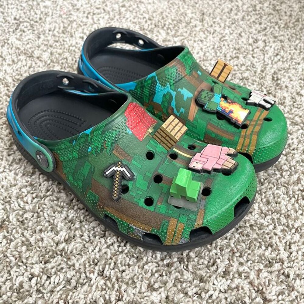 Size 3 / Boys Minecraft Crocs